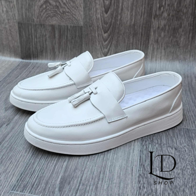 الفخامة فاللون الأبيض … موكاسان جلد طبيعي للرجال الأنيقين 👞✨